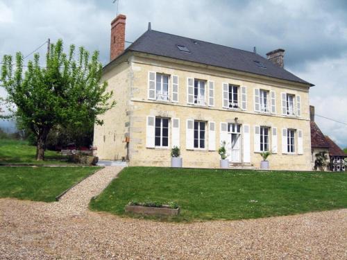 Laleu House | Maison Spacieuse avec Piscine Couverte et Wifi à Laleu - FR-1-497-46