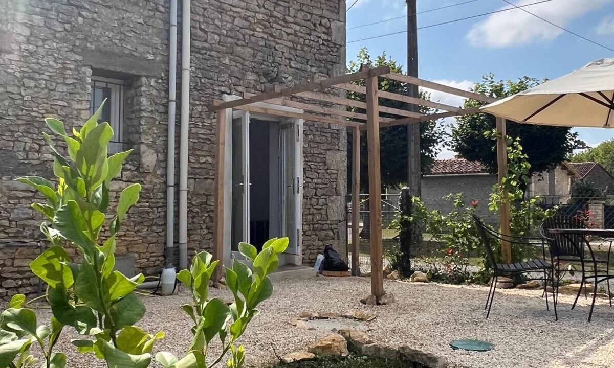 Savigne House | Maison Vigneronne - Stay on a vineyard in this 18th century stone farmhouse