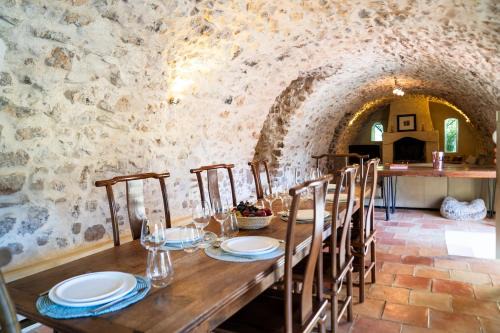 Chateauneuf-Villevieille Villa | Maison XVII - Authenticité et luxe contemporain