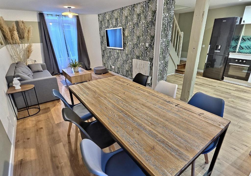Elbeuf Apartment | Maisonette Cozy, Neuf, Centre-ville, Wifi