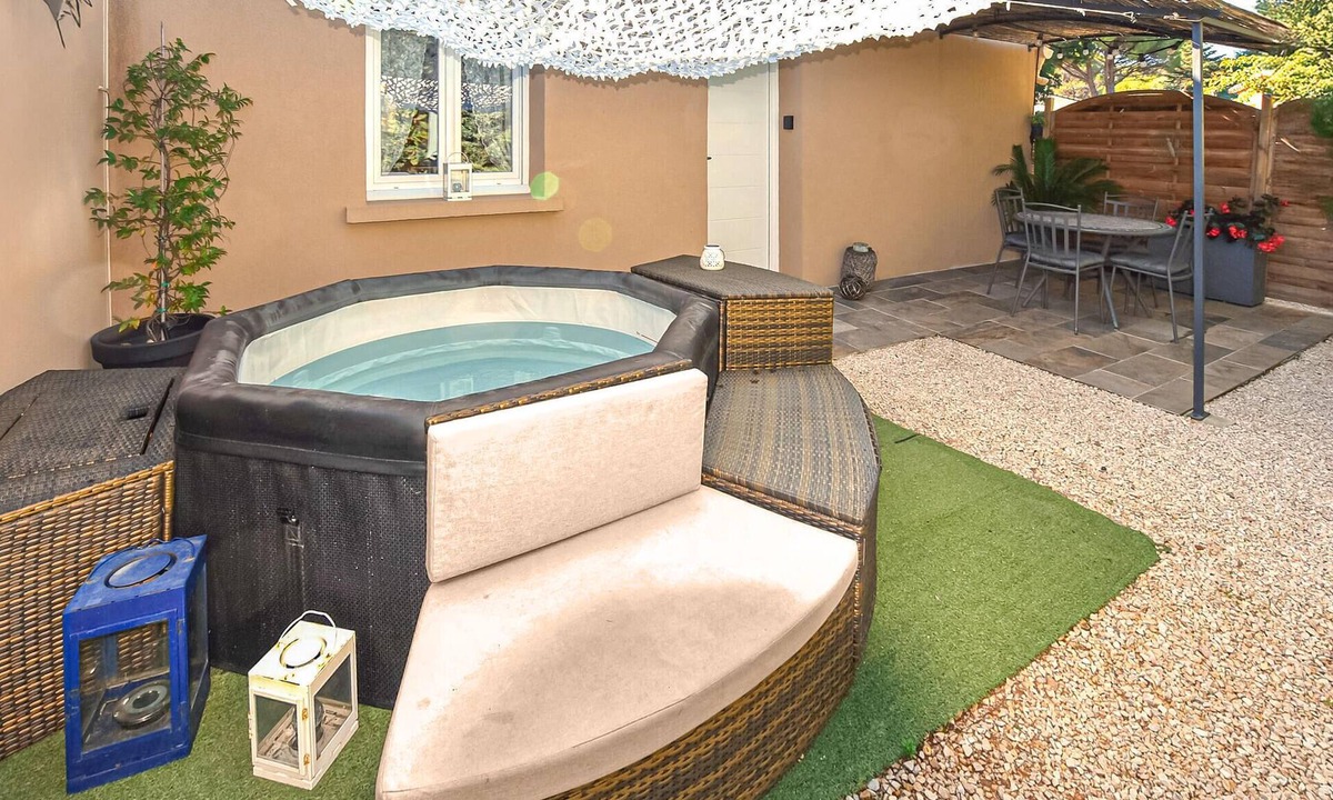 Mazan House | Maisonnette avec jacuzzi
