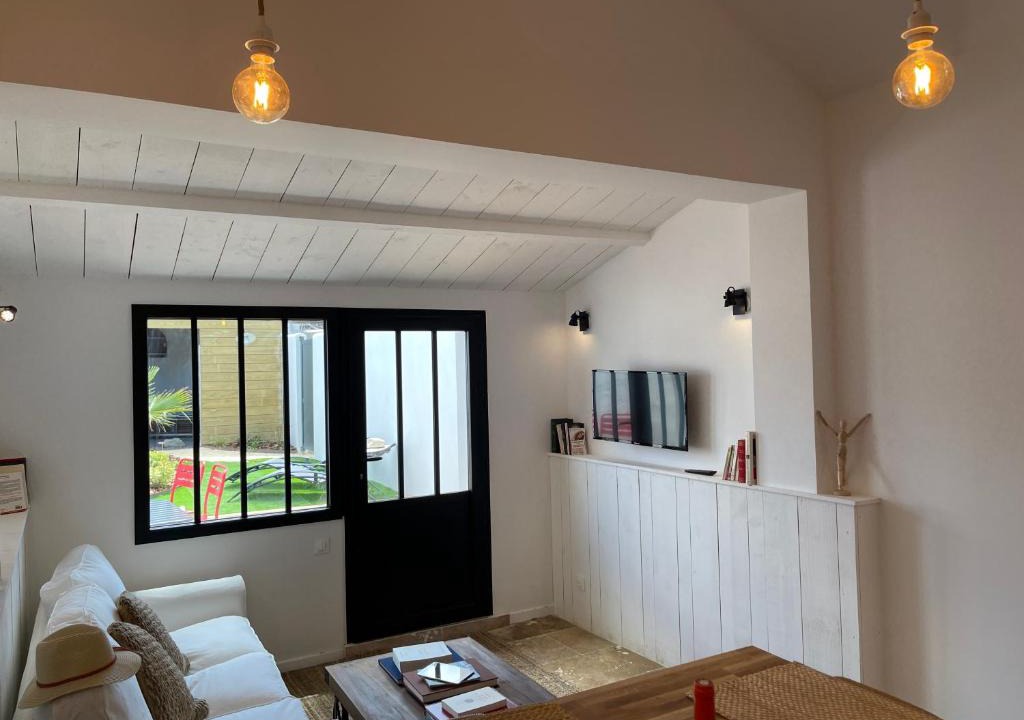 Aytre Apartment | MAISONNETTE *** CHAMPETRE CHIC - TERRE & MER