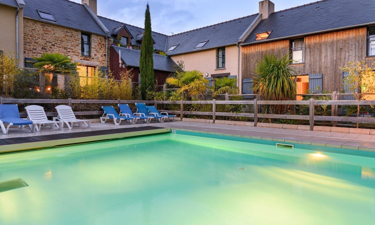 Cancale Condo | Maisonnette Duplex Près du Port!