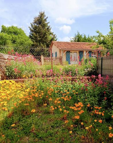 Orgedeuil House | Maisonnette "Les Volets Bleus"