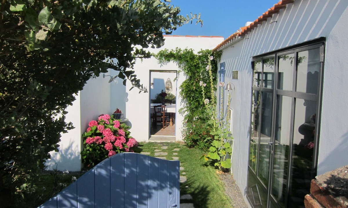 Noirmoutier-en-l'Ile House | Maisonsdouces KERGANE Le Vieil, La Madeleine, 10 meters from the beach, on the Dune