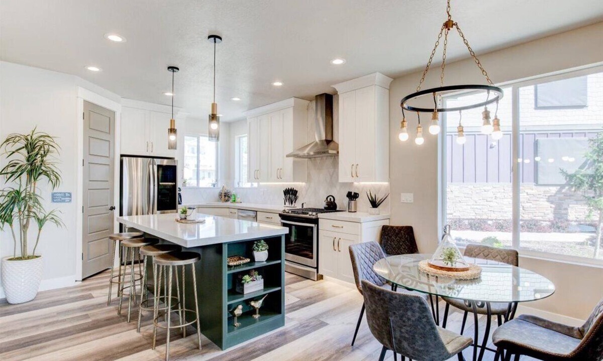 Midway House | *Majestic Mountain Retreat- Closest Home to the Homestead Crater*