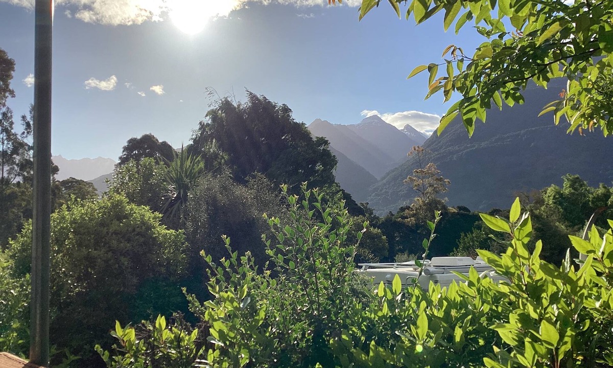 Makarora Apartment | Makarora Mountainview Studio, a tranquil retreat with magnificent mountain views