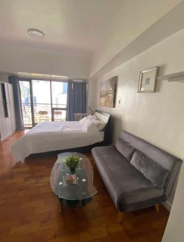 San Lorenzo Apartment | Makati Studio by Luxureich