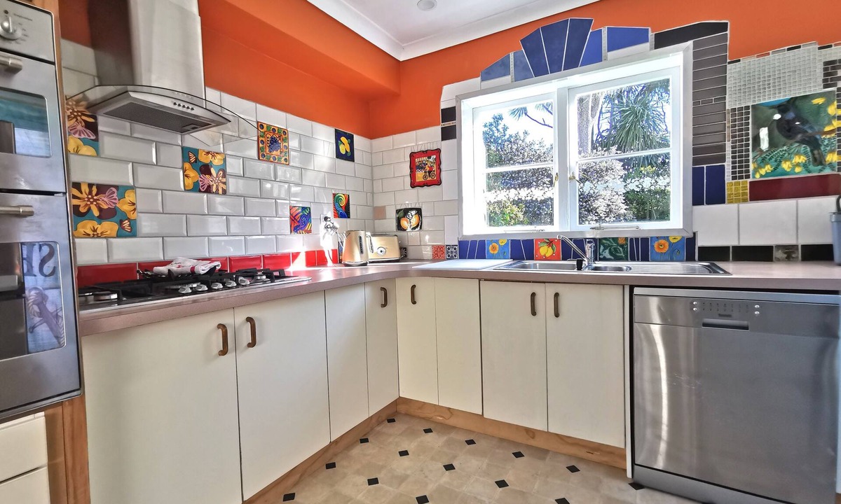Waimarama Apartment | Make memories in this artists quarters. Blue mosaic place - start to explore HB.