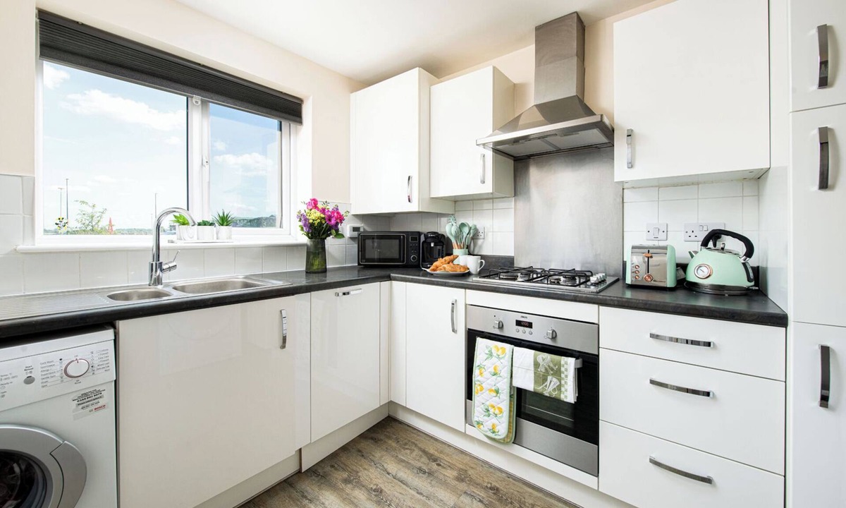 Patchway House | Make some memories at this unique city oasis, pet friendly and free parking.