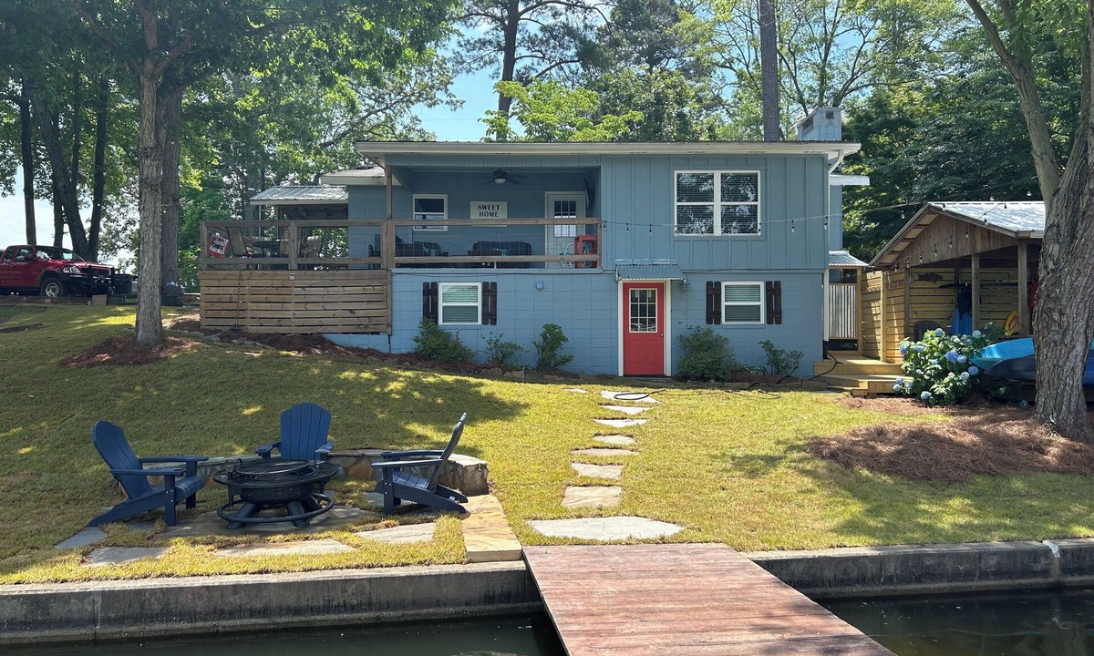 Jacksons' Gap House | Make your summer memories vacation now! Outdoor firepit. Quiet cove. Flat lot.