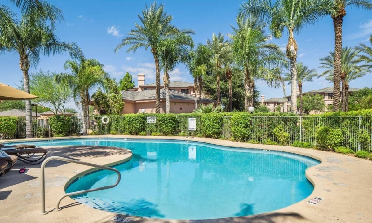 North Scottsdale Hotel | Make Your Trip More Enjoyable! Outdoor Pool, Kitchen, Onsite Parking!