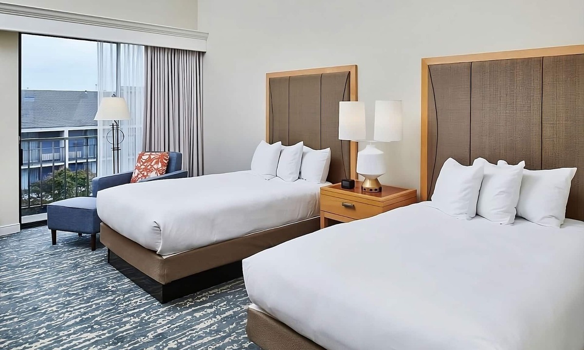 Berkeley Hotel | Making The Best Memories Along The Way! Indoor Pool, Pets Allowed, Balcony!