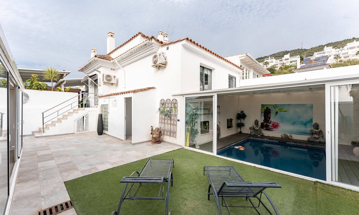 Benalmadena Ski Chalet | MalagaSuite Plumaria House