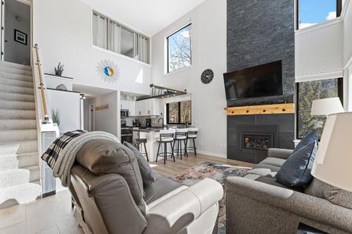 Lakeside Village Apartment | Mall #1430