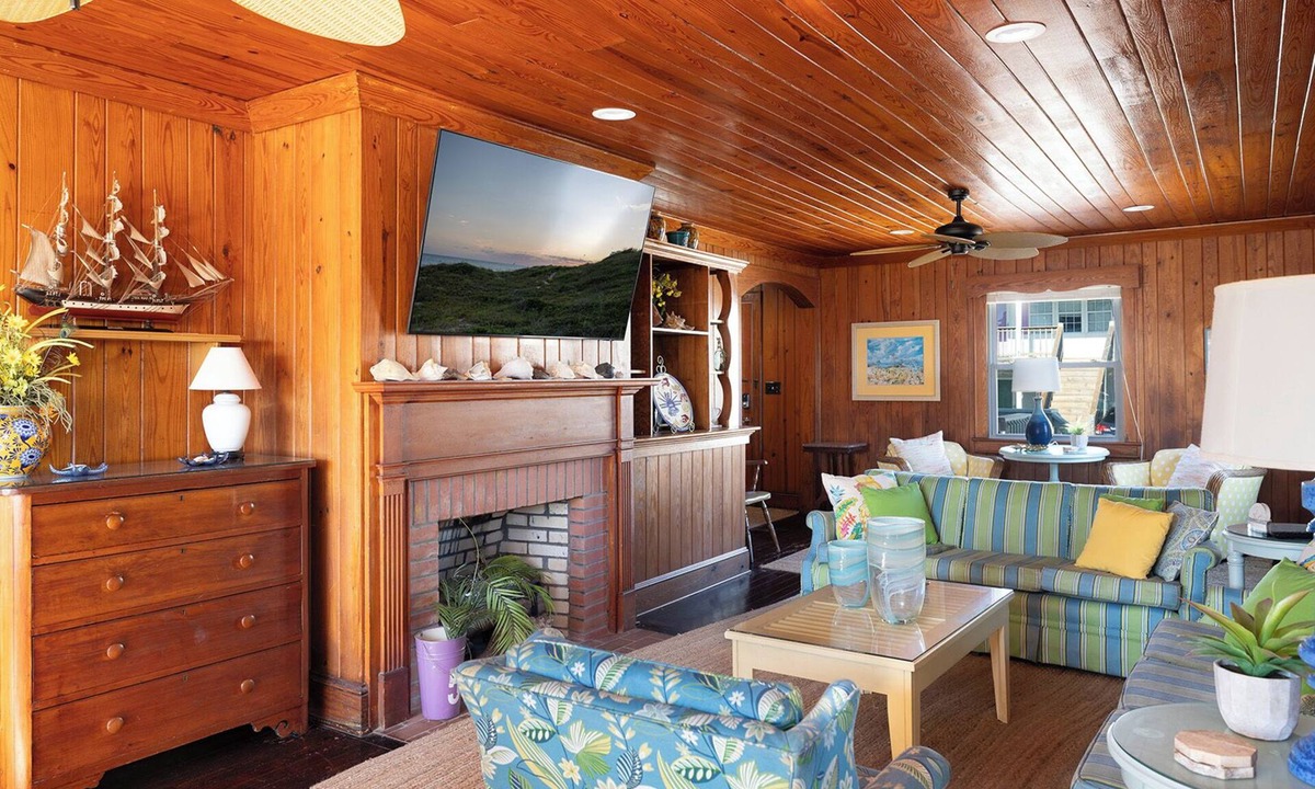 Atlantic Beach House | Mama's Cottage: 6 Bedrooms, 2 Baths, Oceanview House