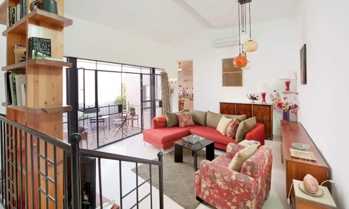 Neve Tzedek Apartment | Mamad Charming Sunny Haven with Balcony