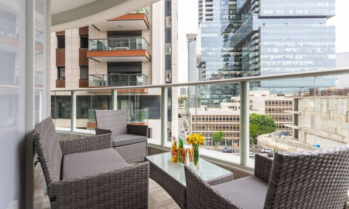 Tel Aviv Apartment | Mamad Sunlit Elegant 3BR Stay with Mamad