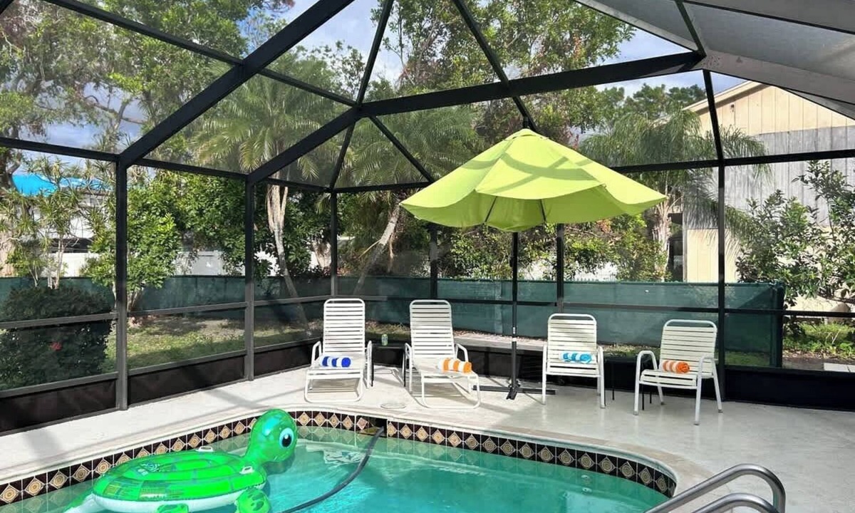 Palma Sola House | Manatee Manor 4BR Renovated Heated Pool, Games, Grill Near Beaches & River