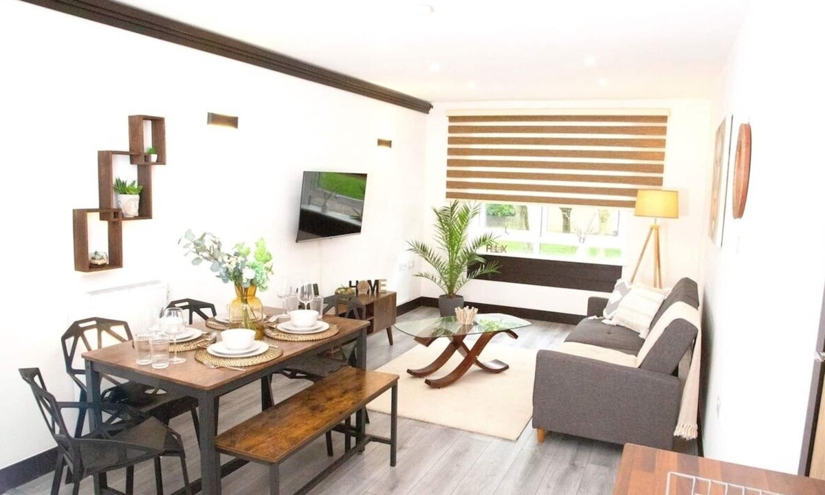 Old Trafford Apartment | Manchester 2 Bedroom Apartment By Bevolve - Free Street Parking