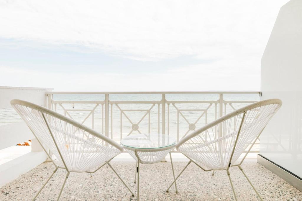Neoi Epivates Apartment | Manda Ray Seafront Apartment Endless Blue View