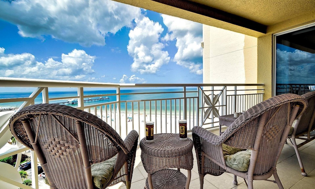 Clearwater Beach Condo | Mandalay Beach Club 1003-P 10th Floor Clearwater Beach View
