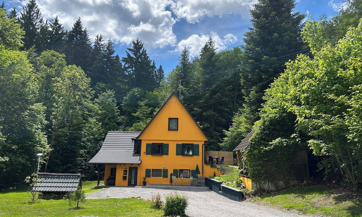 Murrhardt House | Mandarinenhaus Murrhardt close to the center, secluded location by the forest, all accommodation