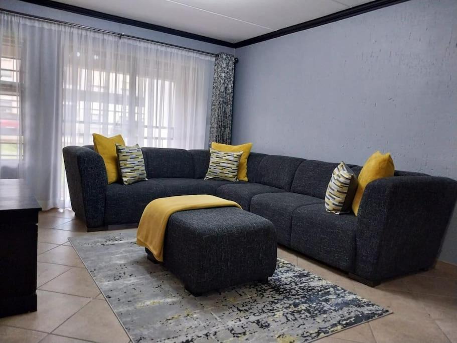 Boksburg Apartment | Maneli 69