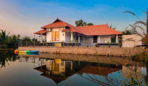 Munroe Island House | Mangalath Holidays