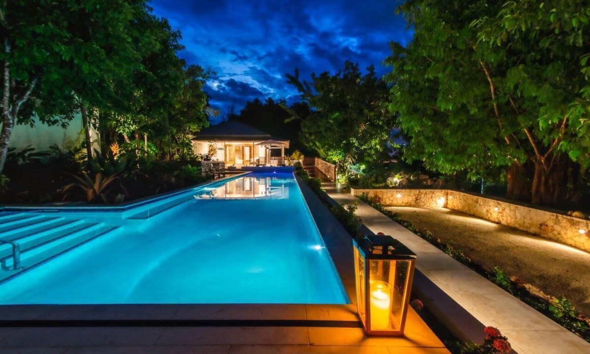 Duncans House | Mango Hill 5 Minutes walk to the beach! Staffed! Gated Communit!y! Pool