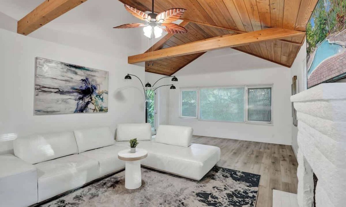 Sailboat Bend House | Mango Tropical Oasis 2BR House and Pool