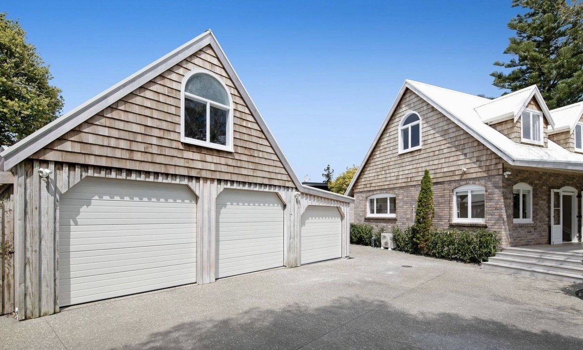 Manly House | Manly Tranquil Oasis - Small Pet Friendly