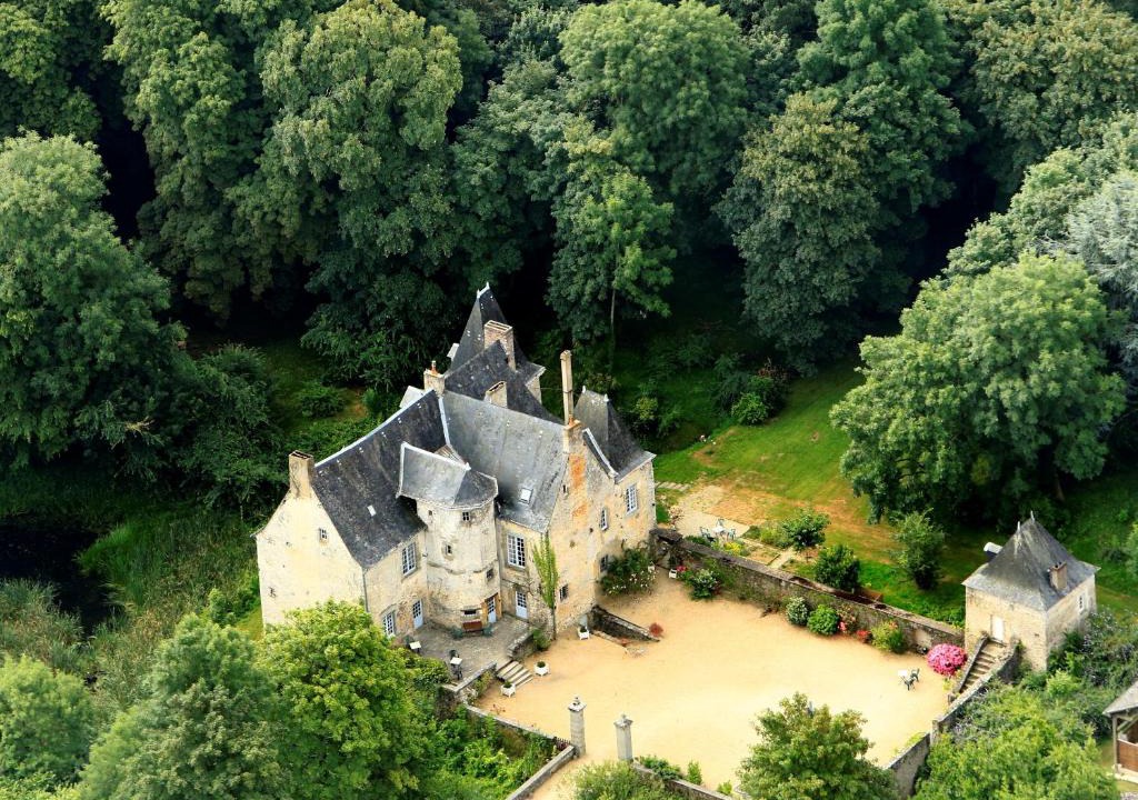 Laval House | Manoir de Rouessé