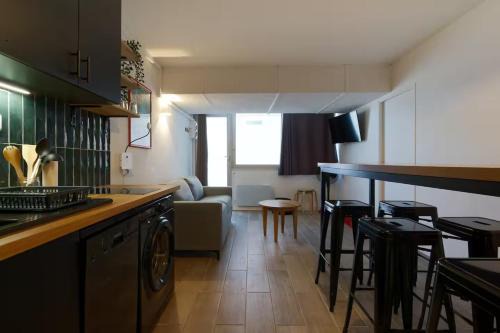 Lemasson Apartment | Manon, 2 ch, parking, Tram Croix d'argent au pied, Sleep-in-Montpellier