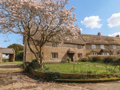 Kingstone House | Manor Cottage