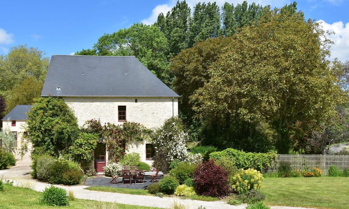 Lantheuil Villa | Manor in Normandy with Spa and Pool
