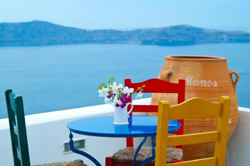 Firostefani Hotel | Manos Small World
