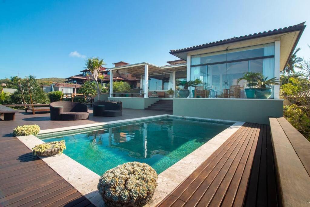 Village da Ferradura Villa | Mansão Imponente com Seis Suítes a 1min das Areias Praia da Ferradura Por Luxury Rentals