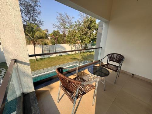 Pardi Villa | Manshila