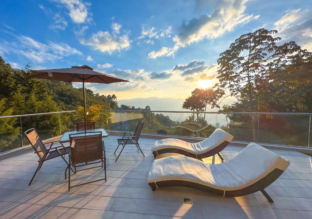 Medellin House | Mansión en El Poblado vista increíble a Medellín