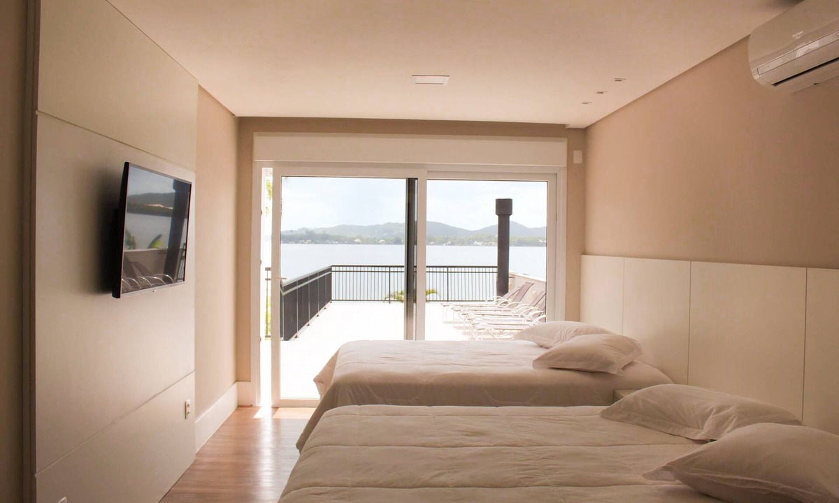 Lagoa da Conceicao House | Mansion | Beira da Lagoa with hydromassage