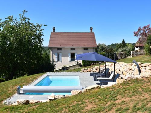 Martigny-le-Comte House | Mansion in Martigny with Heated Pool & Vineyards