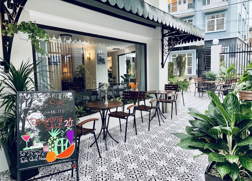 Dich Vong Hau Hotel | Maple Garden