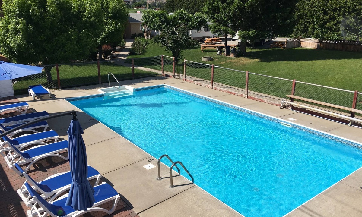 Oliver Hotel | Maple Leaf Motel & RV Resort