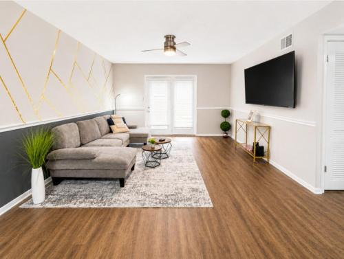 Shannon Apartment | Maple n Main Hoover Modern 2BR Escape 2E