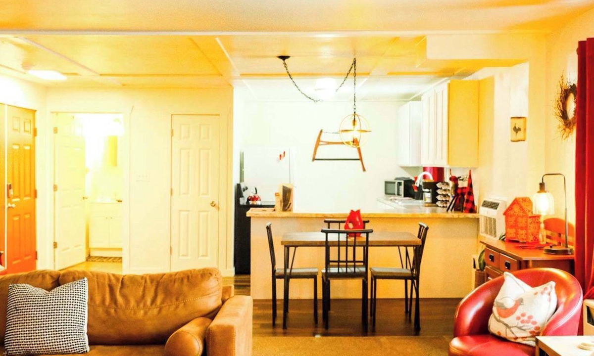 Ironwood Condo | Mapleleaf Loft | Stylish 2BR walk to Silver St