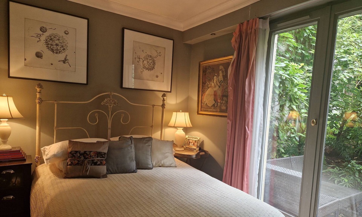 Saint-Gervais Condo | Marais central Paris spectacular 2 BDR with AC and 2 private gardens very quiet