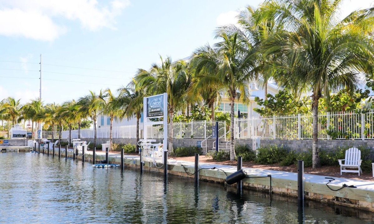 Marathon Hotel | Marathon Beachfront | 2Kings, Veranda + 2LuxeBaths