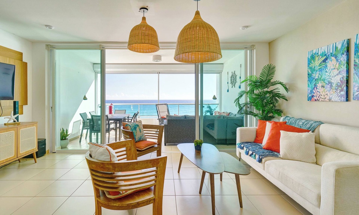 Villas Del Mar Apartment | Marbella | Beachfront Pool Full Kitchen