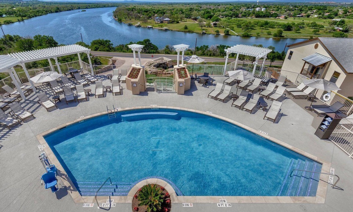 Marble Falls Resort | Marble Falls | Group Outdoor Retreat | Pool + Lake | 2BR
